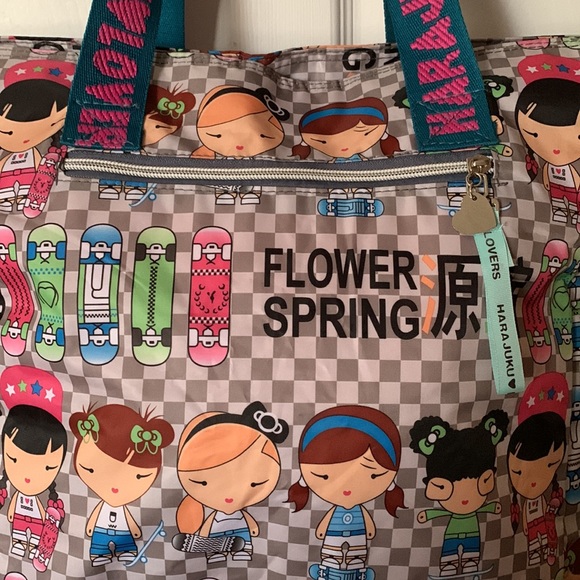 Harajuku Lovers enormous Flower Spring Travel Tote - Picture 2 of 13